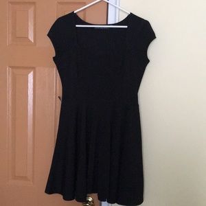 Short sleeved black dress